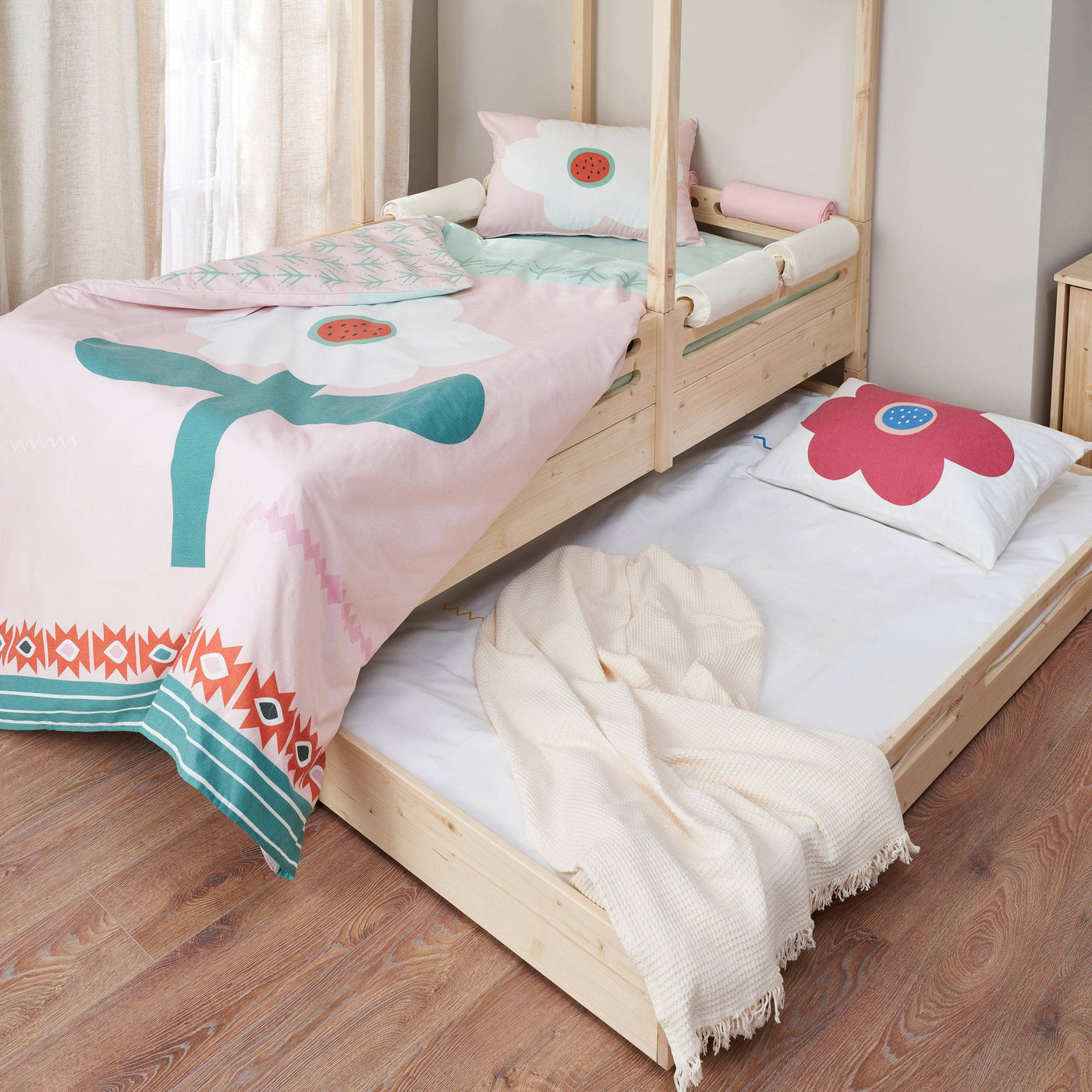 Kids Trundle Guest Bed, Natural 2