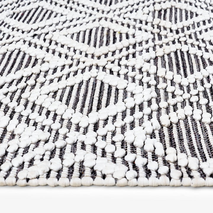 Sullivan Handwoven Geometric Rug, Black - White, 160x230 cm Modern Rugs sazy.com