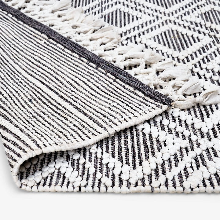 Sullivan Handwoven Geometric Rug, Black - White, 160x230 cm Modern Rugs sazy.com