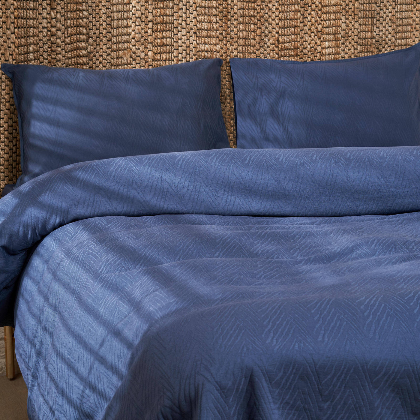 Freddie 100% Turkish Cotton Jacquard 300 TC Duvet Cover Set + Fitted Sheet, Navy, Super King Size 1